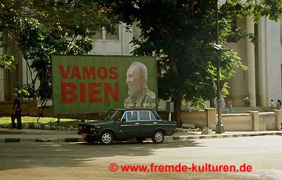 Castro-Plakat/Camelbus in Havanna