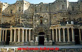 Bühnenwand des Römischen Theaters in Bosra/Syrien