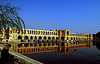 Isfahan - Khadju-Brücke über den Zayandehrud